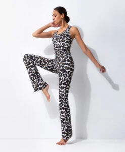 Deblon Sports Celine Flared Legging - Leopard Off-White -Mode Kleding 0f4d4001 0336 4d93 a612 15fb8ace55c8 01