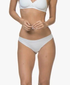 Hanro Invisible Cotton String - Wit 13 Hanro Invisible Cotton String - Wit -Mode Kleding 181220 HANRO Invisible Cotton String Wit 07