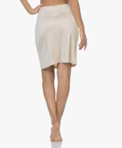 Hanro Satin Deluxe Onderrok - Natural 8 Hanro Satin Deluxe Onderrok - Natural -Mode Kleding 181220 HANRO Satin Deluxe Onderrok Natural 17