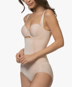 Spanx® Oncore Open-Bust Bodysuit - Soft Nude 11 Spanx® Oncore Open-Bust Bodysuit - Soft Nude -Mode Kleding 190404 SPANX OnCore Open Bust Bodysuit Soft Nude 25