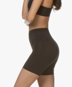 Spanx® Oncore Mid-Thigh Short - Zwart 15 Spanx® Oncore Mid-Thigh Short - Zwart -Mode Kleding 190509 SPANX OnCore Mid Thigh Short Zwart 16