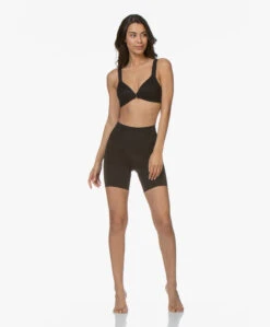 Spanx® Oncore Mid-Thigh Short - Zwart 24 Spanx® Oncore Mid-Thigh Short - Zwart -Mode Kleding 190509 SPANX OnCore Mid Thigh Short Zwart 38