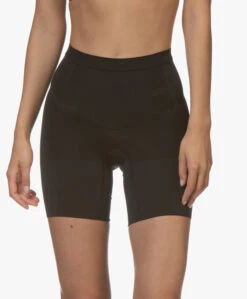 Spanx® Oncore Mid-Thigh Short - Zwart 18 Spanx® Oncore Mid-Thigh Short - Zwart -Mode Kleding 190509 SPANX OnCore Mid Thigh Short Zwart 57
