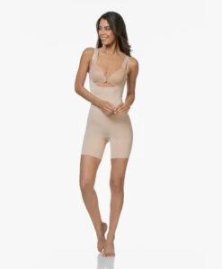 Spanx® Oncore Open-Bust Mid-Thigh Bodysuit - Soft Nude 14 Spanx® Oncore Open-Bust Mid-Thigh Bodysuit - Soft Nude -Mode Kleding 190509 SPANX OnCore Open Bust Mid Thigh Bodysuit Soft Nude 28