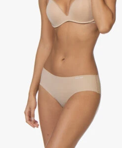 Calvin Klein Invisibles Hipster - Light Caramel 25 Calvin Klein Invisibles Hipster - Light Caramel -Mode Kleding 191024 Calvin Klein Invisibles Hipster Light Caramel 258
