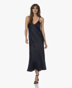 Resort Finest Satijnen Midi Slip Dress - Navy