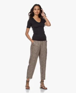 Hanro Cotton Seamless V-Hals T-Shirt - Zwart 21 Hanro Cotton Seamless V-Hals T-Shirt - Zwart -Mode Kleding 200611 1b93bbc7 9cee 48d3 9bff 3c7a8cdc3aba