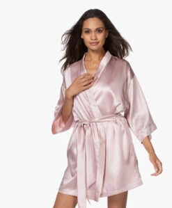 By Dariia Day Mulberry Zijden Kimono - Blush Pink 19 By Dariia Day Mulberry Zijden Kimono - Blush Pink -Mode Kleding 200707 006f0e9a ab03 48c3 b0ed 221b214c2bf8