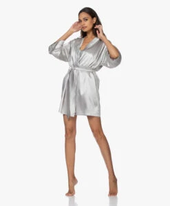 By Dariia Day Mulberry Zijden Kimono - Zilvergrijs 20 By Dariia Day Mulberry Zijden Kimono - Zilvergrijs -Mode Kleding 200707 24144483 cbf9 49b0 9701 31302438d8d1