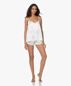 By Dariia Day Mulberry Zijden Short - Powder White 25 By Dariia Day Mulberry Zijden Short - Powder White -Mode Kleding 200707 2cc95986 8ed5 4f0c 93bb 9d6d61b3d3be