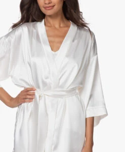 By Dariia Day Mulberry Zijden Kimono - Powder White -Mode Kleding 200707 391e368a f9cb 434c 8afa d2188b9f578e