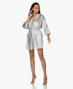 By Dariia Day Mulberry Zijden Short - Zilvergrijs 23 By Dariia Day Mulberry Zijden Short - Zilvergrijs -Mode Kleding 200707 51842126 5916 45d7 9b2c 0623320c1f2b