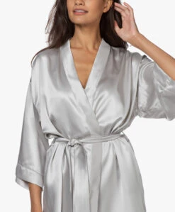 By Dariia Day Mulberry Zijden Kimono - Zilvergrijs 22 By Dariia Day Mulberry Zijden Kimono - Zilvergrijs -Mode Kleding 200707 8dc2210c e48b 47ca 898a c619c9e10d17