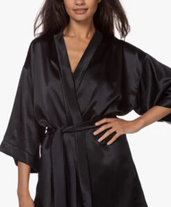By Dariia Day Mulberry Zijden Kimono - Midnight Black -Mode Kleding 200707 8e71e528 8c94 4a9e 8797 92a9f52e928a