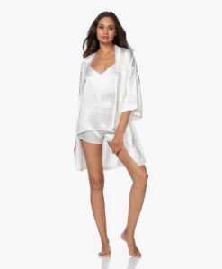 By Dariia Day Mulberry Zijden Short - Powder White 24 By Dariia Day Mulberry Zijden Short - Powder White -Mode Kleding 200707 b8ccbe57 e712 431b bf9a d9af2fcd588f