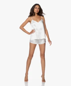 By Dariia Day Mulberry Zijden Short - Powder White 21 By Dariia Day Mulberry Zijden Short - Powder White -Mode Kleding 200707 e15178f3 8463 4a93 b798 663529ec99ab