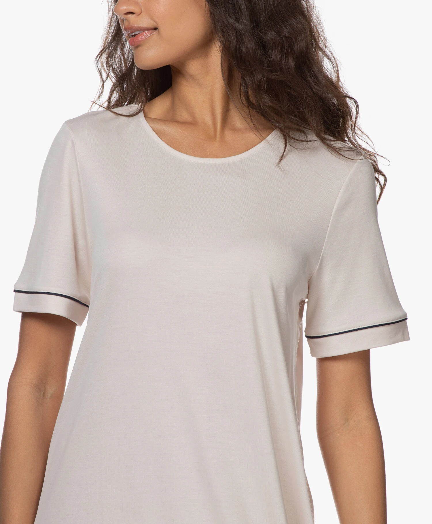 Hanro Natural Comfort Tencel Nachthemd - Almond 7 Hanro Natural Comfort Tencel Nachthemd - Almond - Afbeelding 7