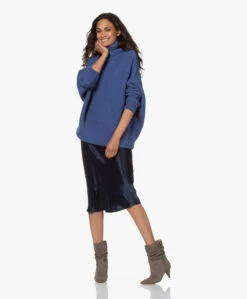 Vince Crush Satijnen Midi Rok - Coast Blue -Mode Kleding 210722 de14b29f b64d 46df aa1a fe2bd9fb9326