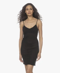 Majestic Filatures Viscose Jersey Onderjurk - Zwart 24 Majestic Filatures Viscose Jersey Onderjurk - Zwart -Mode Kleding 220301 4b1d128d 3e8a 44b5 b4a7 e3dfa3a7f61e