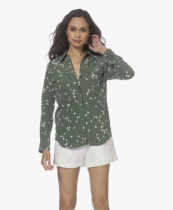 Equipment Slim Signature Gewassen Zijden Print Blouse - Cilantro/Nature White -Mode Kleding 220328 218a534b 2cd3 439a b768 4e16f1a998fa