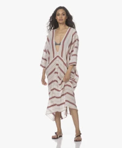 Su Paris Talia Voile Kaftan Met Jacquard Streepdessin - Burgundy 17 Su Paris Talia Voile Kaftan Met Jacquard Streepdessin - Burgundy -Mode Kleding 220407 9c67c958 47b5 4924 afb6 6ad3e6a569af