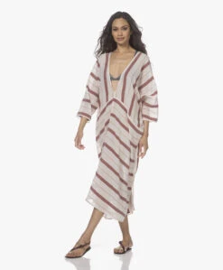 Su Paris Talia Voile Kaftan Met Jacquard Streepdessin - Burgundy 21 Su Paris Talia Voile Kaftan Met Jacquard Streepdessin - Burgundy -Mode Kleding 220407 a473edab 85c7 4eb0 a231 3b3839ee3437