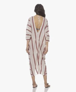 Su Paris Talia Voile Kaftan Met Jacquard Streepdessin - Burgundy 16 Su Paris Talia Voile Kaftan Met Jacquard Streepdessin - Burgundy -Mode Kleding 220407 cd44f684 a947 4e8b b62a afe88b79684d