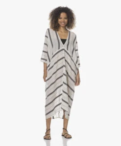 Su Paris Talia Voile Kaftan Met Jacquard Streepdessin - Zwart 21 Su Paris Talia Voile Kaftan Met Jacquard Streepdessin - Zwart -Mode Kleding 220414 822fc414 e981 4437 b272 bae4dd667cad