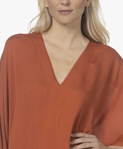 Su Paris Palma Batwing Sleeve Viscosemix Kaftan - Brick -Mode Kleding 220421 5456a61c af97 4462 8e05 deaf702d2d94