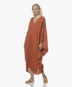 Su Paris Palma Batwing Sleeve Viscosemix Kaftan - Brick -Mode Kleding 220421 8c6defa3 d9e6 424c 83f2 2228a8ea9228