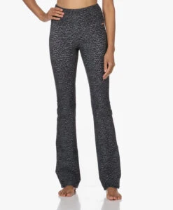 Deblon Sports Celine Flared Legging - Feathers Grey -Mode Kleding 220824 1604d280 2e1d 4993 9e5d 285883fa160d