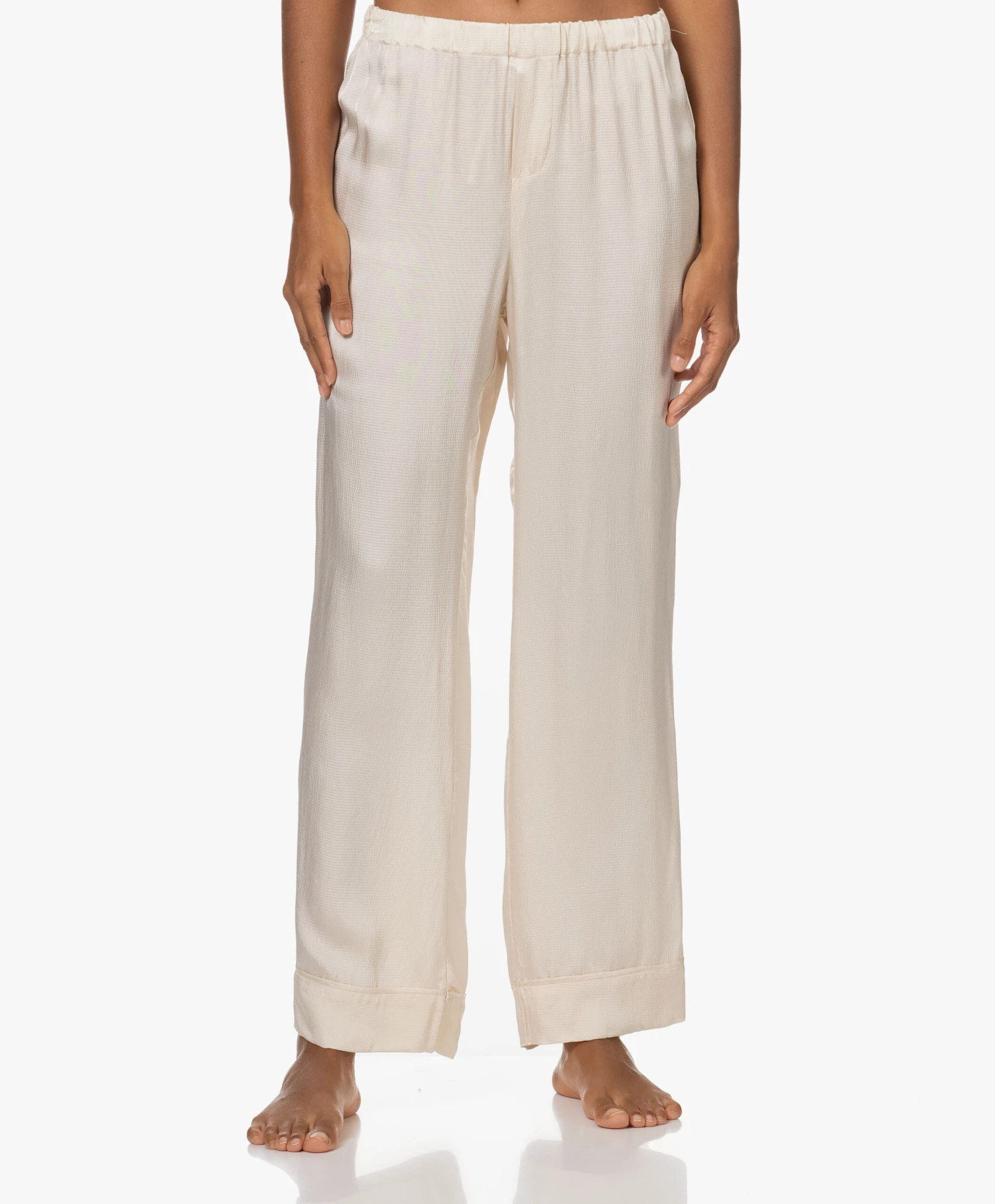 Love Stories Weekend Satijnen Seersucker Pyjama Broek - Off-White 1 Love Stories Weekend Satijnen Seersucker Pyjama Broek - Off-White