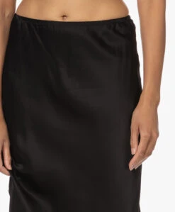 Resort Finest Frivo Satijnen Midi Rok - Zwart -Mode Kleding 220908 3b7b670c a9ce 4e48 82e6 25073570f294