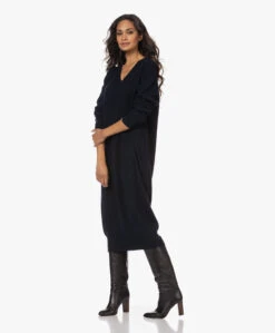 Extreme Cashmere N°187 Merlin Cashmeremix Midi Jurk - Navy 23 Extreme Cashmere N°187 Merlin Cashmeremix Midi Jurk - Navy -Mode Kleding 221117 6554a094 52d2 4f37 9dc9 6fefc5008714