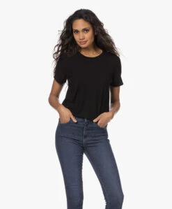 Neeve The Michelle Bio Katoenen T-Shirt - Essential Black -Mode Kleding 221130 5492de84 4cc1 4889 9353 1effe18735f6