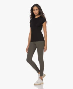 Filippa K Fine Rib Tee - Zwart -Mode Kleding 221207 f4486283 95ea 490c ac9f d0e39a336334