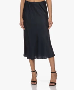 Resort Finest Frivo Satijnen Midi Rok - Navy