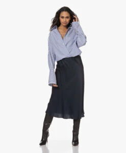 Resort Finest Frivo Satijnen Midi Rok - Navy -Mode Kleding 221220 523c29e8 0b1b 4f68 823e c1996980df5a