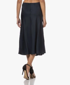 Resort Finest Frivo Satijnen Midi Rok - Navy -Mode Kleding 221220 93c77eb7 6c20 4ae1 9dd3 c6edbcad28ab