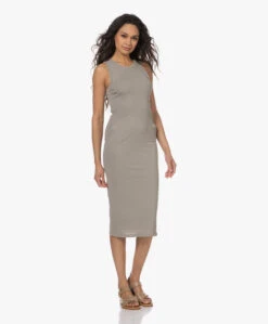 James Perse Dubbellaagse Mouwloze Midi Jurk - Concrete 24 James Perse Dubbellaagse Mouwloze Midi Jurk - Concrete -Mode Kleding 230213 13590a3f d0e5 41df 948e 94ca1dba375f