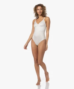Spanx® Shaping Satin String Body - Linen 23 Spanx® Shaping Satin String Body - Linen -Mode Kleding 230301 5b686b26 1df2 47ac 9487 080eada530bf