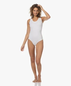 Spanx® Suit Yourself Mouwloze Scoop Neck Bodysuit - Wit -Mode Kleding 230301 c1478eca 99e8 423e 8bba b3b846878d5f