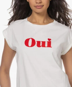 By-Bar Thelma Oui Flock Print T-Shirt - Off-White 19 By-Bar Thelma Oui Flock Print T-Shirt - Off-White -Mode Kleding 230302 ff476c50 04b3 42dc b297 44400ee727e1