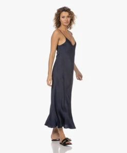 Resort Finest Satijnen Midi Slip Dress - Navy -Mode Kleding 230309 150b3806 e71d 4e5e b669 08aba97e447f