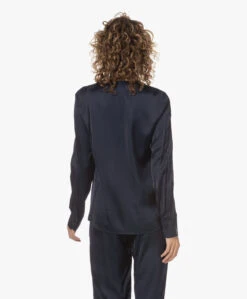 Resort Finest Satijnen Viscose V-Hals Blouse - Navy -Mode Kleding 230309 3f36bb15 6e30 4b5e a501 7532a8f971ed