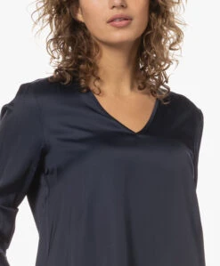 Resort Finest Satijnen Viscose V-Hals Blouse - Navy -Mode Kleding 230309 96460a32 0eb9 4610 b5f9 b24678bf262a