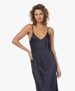 Resort Finest Satijnen Midi Slip Dress - Navy -Mode Kleding 230309 b7551c99 f273 4e1a 98e6 78dc12eaebb4