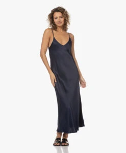 Resort Finest Satijnen Midi Slip Dress - Navy -Mode Kleding 230309 d84eebbc 1180 4c37 9c70 d8bdba3bffbc