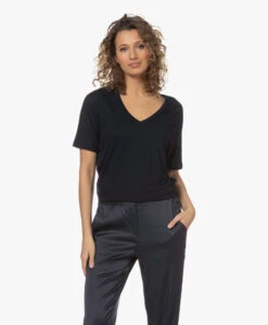 Majestic Filatures Superwashed Soft Touch V-Hals T-Shirt - Marine