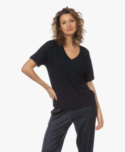 Majestic Filatures Superwashed Soft Touch V-Hals T-Shirt - Marine -Mode Kleding 230405 644068ab 5f3d 4fd0 a9e9 1d2388ec4e39